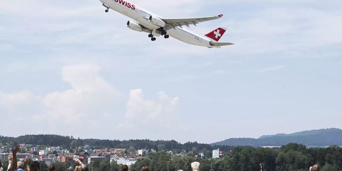 Um 15 Prozent - Flughafen Zürich muss Flugbetriebsgebühren senken
