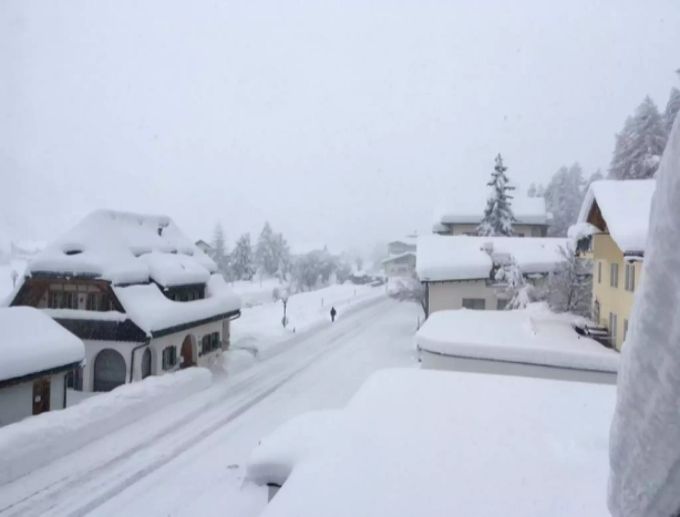 In Sils-Maria im Engadin liegen insgesamt schon 74 Zentimeter Schnee. schneee