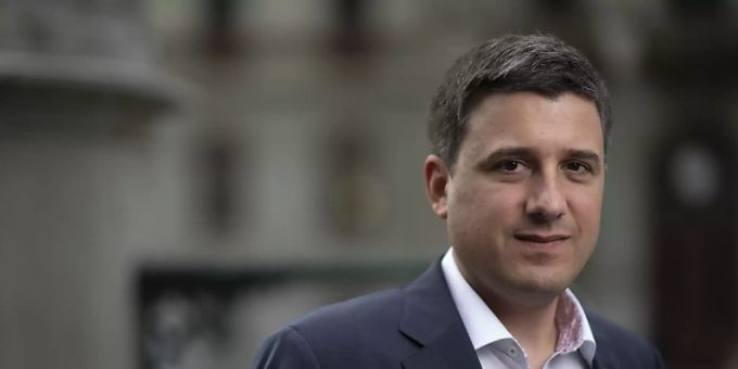 Eine der grossen Überraschungen des Wochenendes: Der Grüne Mathias Zopfi hat den Glarner SVP-Sitz erobert. (KEYSTONE/Gian Ehrenzeller) Eine der grossen Überraschungen des Wochenendes: Der Grüne Mathias Zopfi hat den Glarner SVP-Sitz erobert. (KEYSTONE/Gian Ehrenzeller)