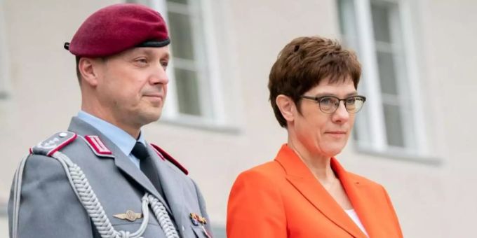 Annegret Kramp-Karrenbauer (CDU), Bundesministerin der Verteidigung und CDU-Bundesvorsitzende. Foto: Kay Nietfeld/dpa Annegret Kramp-Karrenbauer (CDU), Bundesministerin der Verteidigung und CDU-Bundesvorsitzende. Foto: Kay Nietfeld/dpa