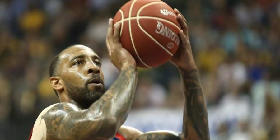 Musste mit den Bayern Basketballern eine Pleite in Istanbul hinnehmen: Derrick Williams. Foto: Andreas Gora/dpa