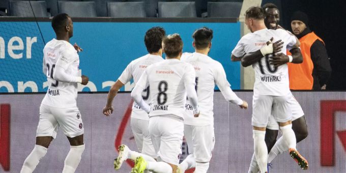 Servette bejubelt das 1:0 von Kyei im Auswärtsspiel beim FC Luzern. FC Luzern