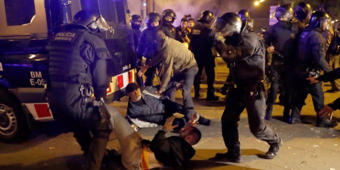 In Barcelona kam es am Rande des «Clásico» zu Gewalt-Ausschreitungen. Clasico