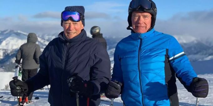 Arnold & Clint - Hier stehen zusammen 161 Jahre Action auf der Skipiste