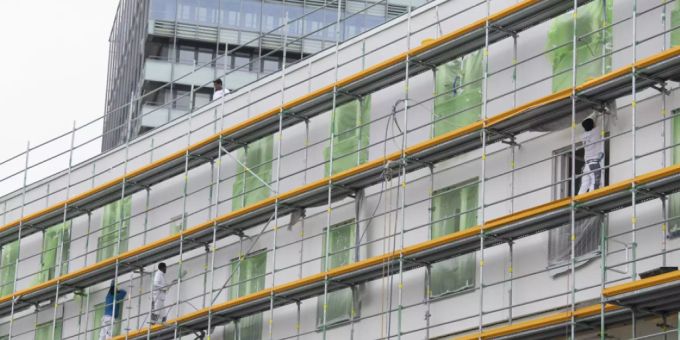 Pro Jahr wird nur rund eines von 100 Häusern in der Schweiz saniert. Um den Energieverbrauch im Gebäudesektor zu senken wie in der Energiestrategie 2050 vorgesehen, müsste sich diese Rate mehr als verdoppelt. Gebäudesanierung
