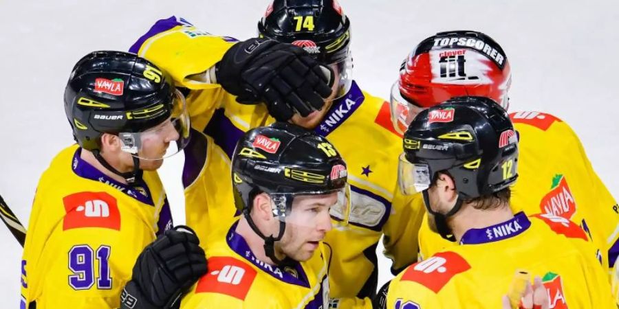 Die Krefeld Pinguine haben das Spiel gegen die Düsseldorfer EG gewonnen. Foto: Uwe Anspach/dpa