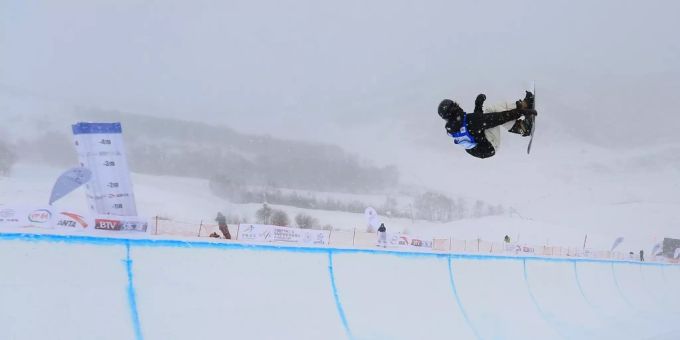Pat Burgener verpasste das Podest beim Weltcup in China nur knapp. snowboarden pat burgener