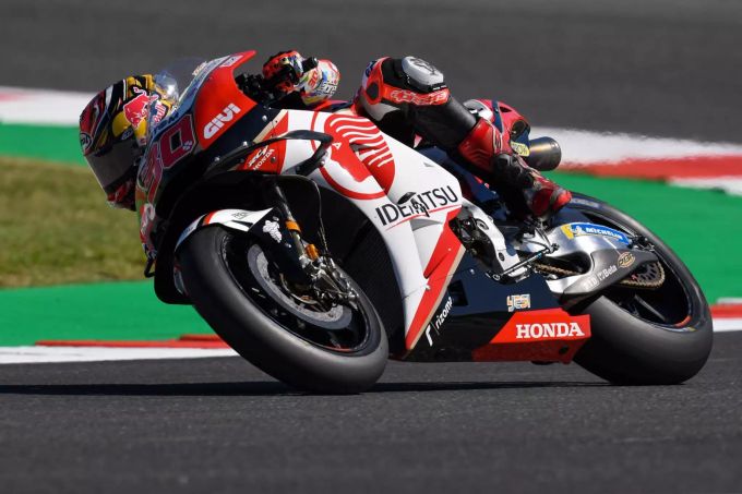 Johann Zarco soll Takaaki Nakagami bei den letzten drei Saisonrennen ersetzen. Takaaki Nakagami Johann Zarco