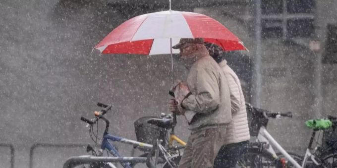 Nach dem winterlichen Morgen ist nun Pflotsch und Sturm angesagt. wetter