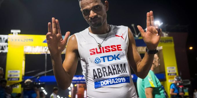 Marathon-Läufer Tadesse Abraham nach dem Zieleinlauf an der WM in Doha. LEICHTATHLETIK WM Doha
