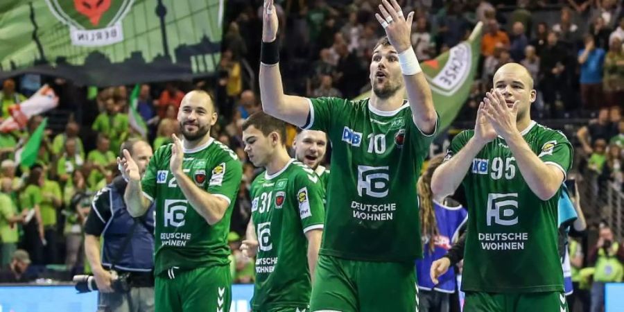 Die Füchse Berlin starten wieder im EHF-Pokal. Foto: Andreas Gora/dpa