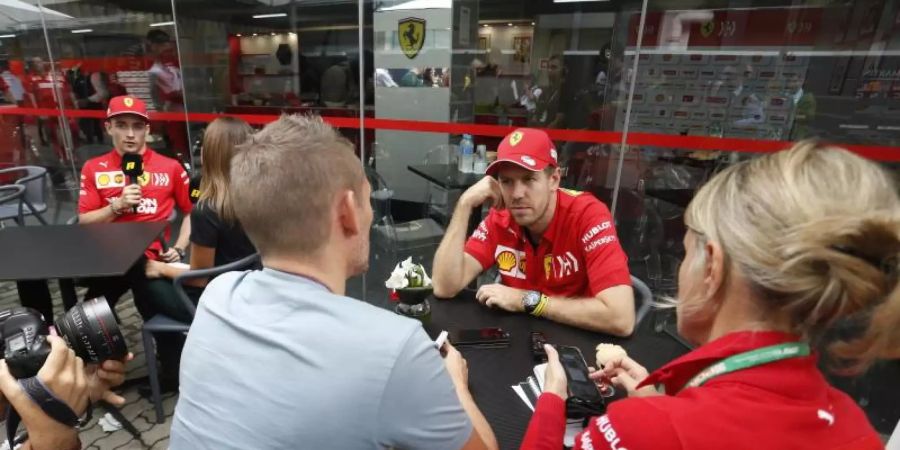 Sebastian Vettel und Charles Leclerc kollidierten beim GP von Brasilien und schieden beide aus. Foto: Nelson Antoine/AP/dpa