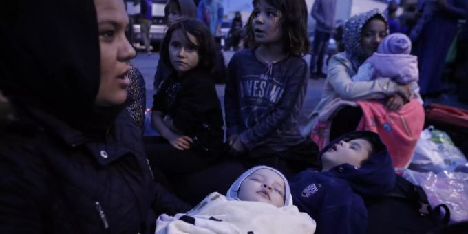 Auch viele Flüchtlingskinder kommen in Griechenland an. griechenland