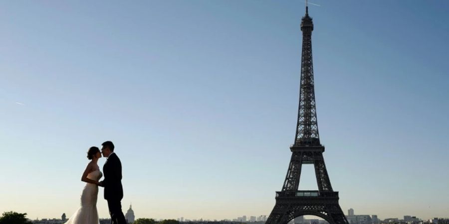 Brautpaar in Paris