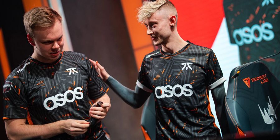 Wunder (l) und Rekkles können sich über den ersten Saison-Sieg von Fnatic freuen.