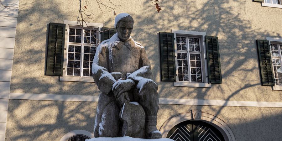 Das alte Zeughaus mit Soldatendenkmal an der Zürcherstrasse 221 Frauenfeld. - Frauenfeld