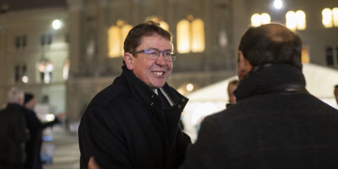 Albert Rösti, SVP-BE, vor der Wahl vor dem Bundeshaus in Bern. Albert Rösti Bundesratwahl
