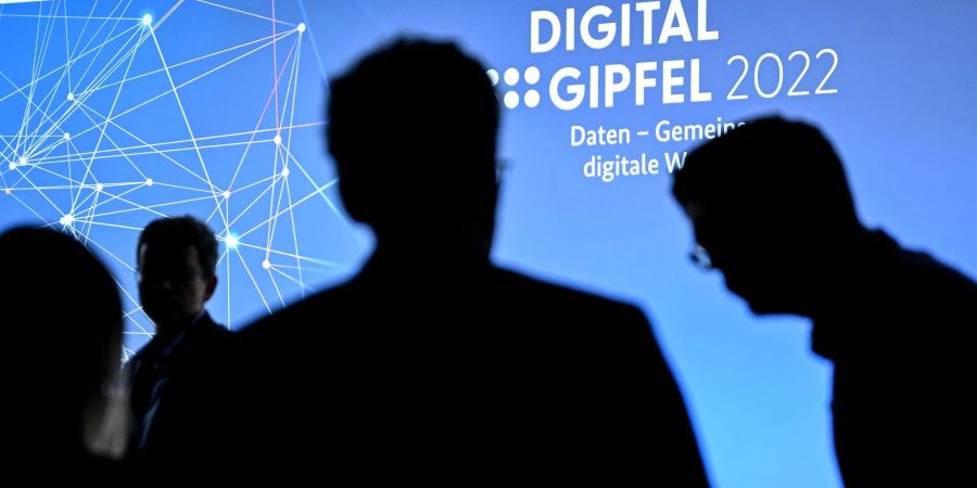 Teilnehmer beim Digital-Gipfel 2022 der Bundesregierung.