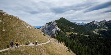 Berge Pfad Wanderer Tour Ausblick Abgrund Hang