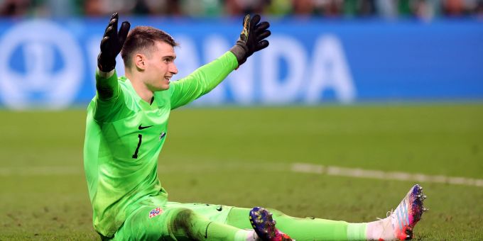 Kroatiens Goalie Dominik Livakovic hält gegen Japan drei Penaltys. WM 2022