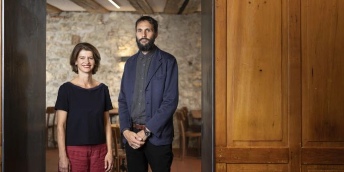 Haben am Dienstag das Programm der 58. Solothurner Filmtage bekanntgegeben: Monica Rosenberg, administrative Leiterin (links), und Niccolò Castelli, Künstlerischer Leiter.