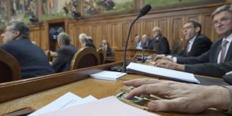 Auch für Homo-Paare - Parlament erleichtert Adoption von Stiefkindern Auch für Homo-Paare - Parlament erleichtert Adoption von Stiefkindern