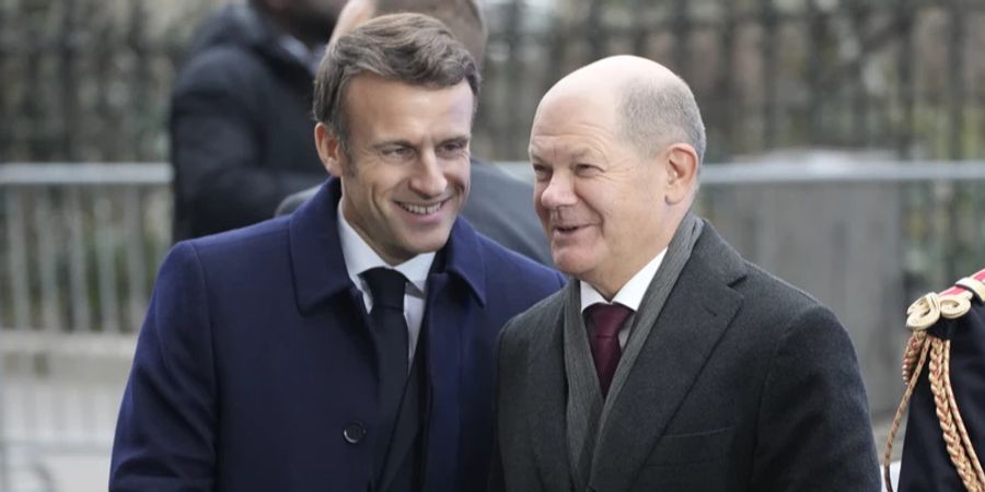 emmanuel macron olaf scholz