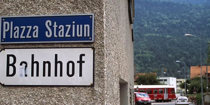 Die Wanderausstellung «Rumantsch è...» ist am Dienstag in Chur angekommen. (Archivbild). Rätromanisch