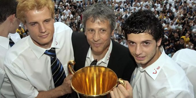 Blerim Dzemaili zusammen mit Lucien Favre und Xavier Margairaz im Jahr 2006. Blerim Dzemaili FCZ
