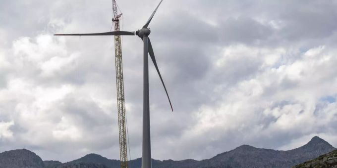Windräder im Windpark auf dem Gotthard Pass. (Symbolbild) erneuerbare Energie