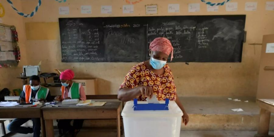 Wahllokal in einem Vorort von Abidjan