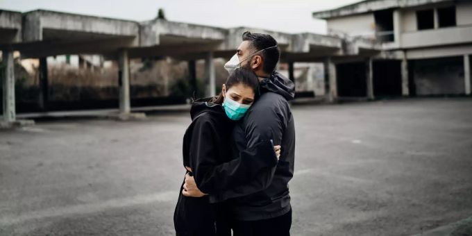Belgier sind angehalten wegen der Corona-Krise weniger zu kuscheln. Belgien Coronavirus
