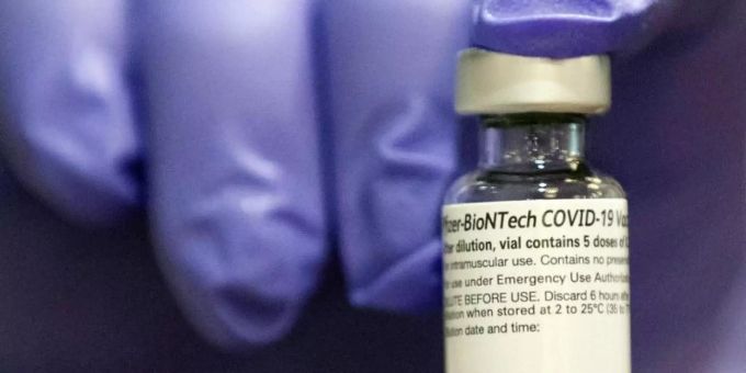 In den USA wird der Impfstoff von Pfizer und Biontech bereits eingesetzt. Foto: Mike Morones/The Free Lance-Star/AP/dpa In den USA wird der Impfstoff von Pfizer und Biontech bereits eingesetzt. Foto: Mike Morones/The Free Lance-Star/AP/dpa