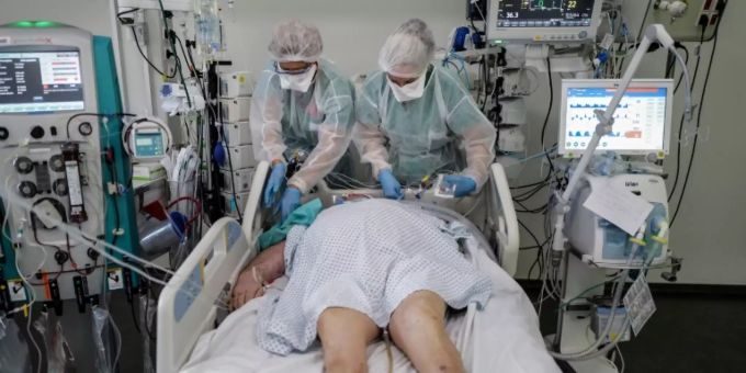 Ein Corona-Patient auf einer Intensivstation. Corona