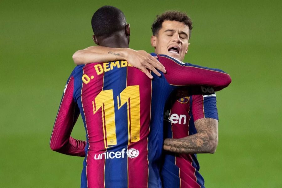 Aufgrund von Transferausgaben steht der FC Barcelona finanziell miserabel da. Im Bild: Ousmane Dembélé und Philippe Coutinho.