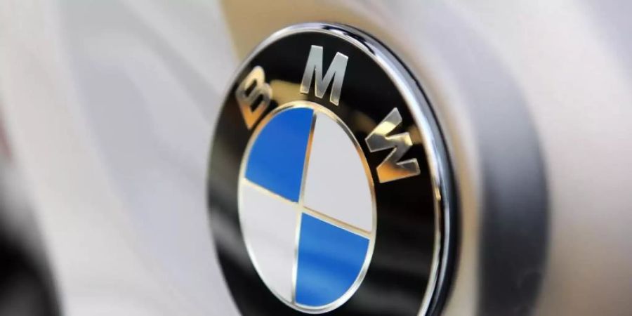 Zwei Bekleidungartikel von BMW Motorrad könnten erhöhte Chromwerte aufweisen. Das Unternehmen startete daher einen Rückruf. Foto: picture alliance / dpa