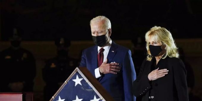 Washington - Biden erweist getötetem Kapitol-Polizisten letzte Ehre