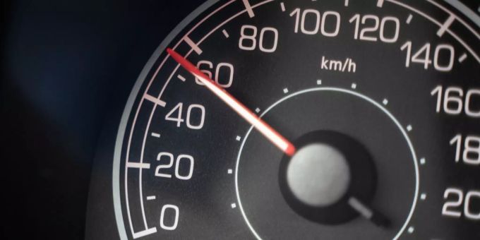 Luzerner Garagist fliegt nach manipuliertem Tacho auf. (Symbolbild) Ein Tachometer