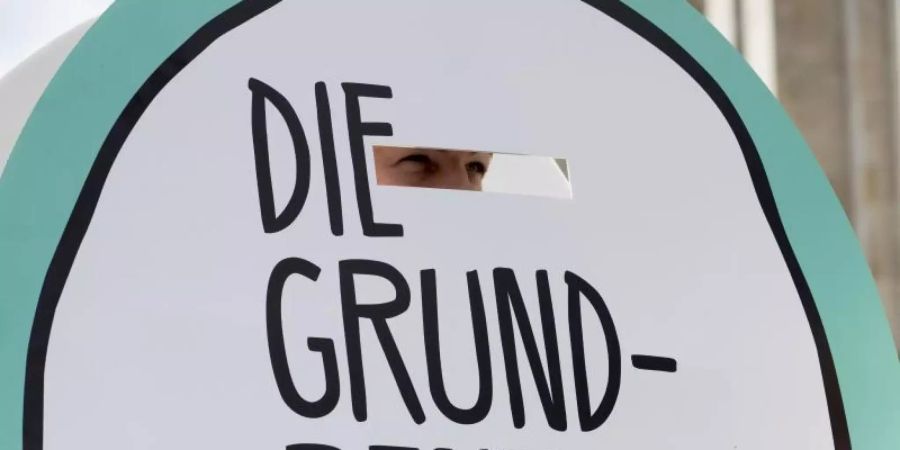Grundrente: Rund 1,3 Millionen Bürger mit kleiner Rente bekommen einen Aufschlag. Foto: Christoph Soeder/dpa
