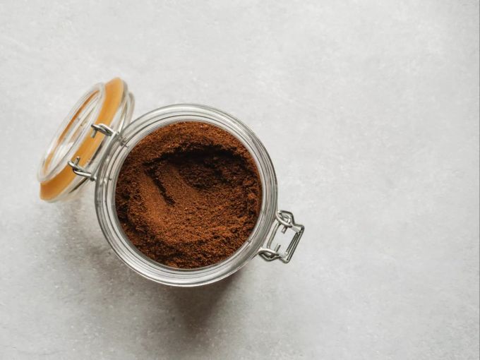 Kaffeesatz eignet sich sehr gut als natürlicher Reiniger. Kaffeesatz.
