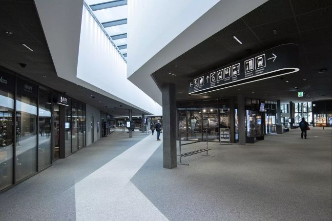 Sicht in das Terminal anlaesslich eines Medienanlasses zur Eroeffnung der neuen 3S-Bahn Eiger Express, am Freitag, 4. Dezember 2020, in Grindelwald Grund. Das 480 Millionen Franken teure V-Bahn Projekt von Grindelwald Grund auf den Maennlichen, beziehungsweise, zum Eigergletscher wird am 5. Dezember 2020 eroeffnet und verkuerzt die Reisezeit auf das Jungfraujoch und in das Skigebiet um 47 Minuten. (KEYSTONE/Peter Schneider) Eiger Express