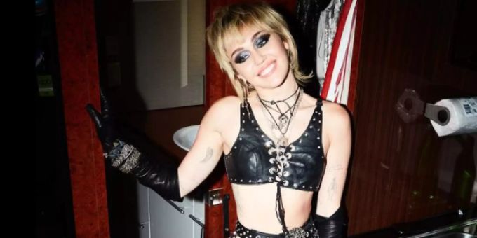 Für Metallica-Covers - Miley Cyrus kollaboriert mit Elton John