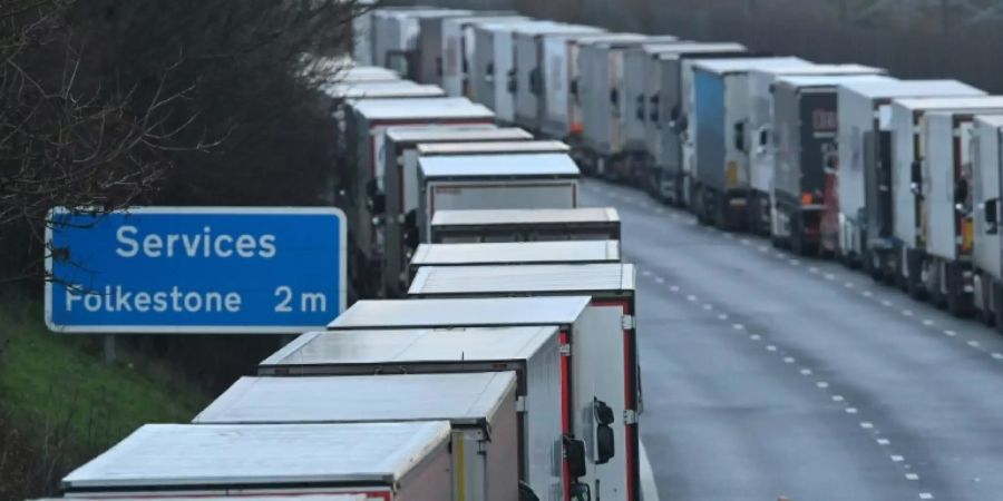 Gestrandete Lkw auf dem Weg nach Dover