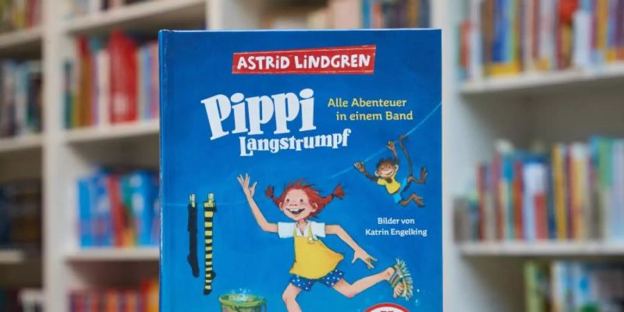Der Bestseller «Pippi Langstrumpf» von Astrid Lindgren, alle Abenteuer in einem Band, erschienen im Oetinger Verlag,. Foto: Georg Wendt/dpa