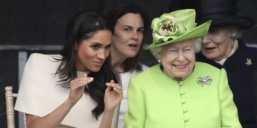 Früher konnten Meghan Markle und Queen Elisabeth II. noch gemeinsam lachen.