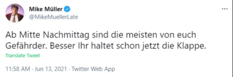 Auch Mike Müller witzelt.