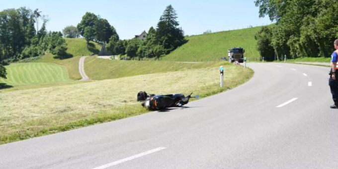 Es entstand Sachschaden in Höhe von mehreren Tausend Franken. Unfall