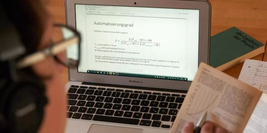 In einer Umfrage an der Universität Trier gab die Mehrheit der Studierenden an, dass für sie das Studium unter Corona-Vorzeichen schwieriger sei. Foto: Thomas Frey/dpa