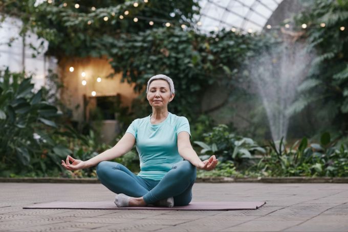 Yoga mit oder ohne Katze kann Ihre Gesundheit fördern. Cat Yoga
