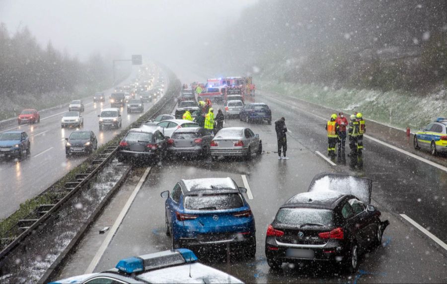 Üblicherweise werden Drohnen im Verkehr nur bei Unfällen oder Massenkarambolagen eingesetzt. (Symbolbild)